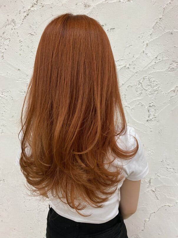 オレンジブラウンの髪