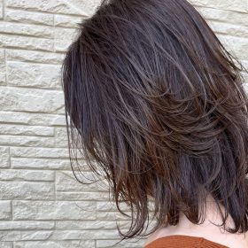 【2023年最新】40代に人気のヘアカラーは？大人女性におすすめの髪色特集