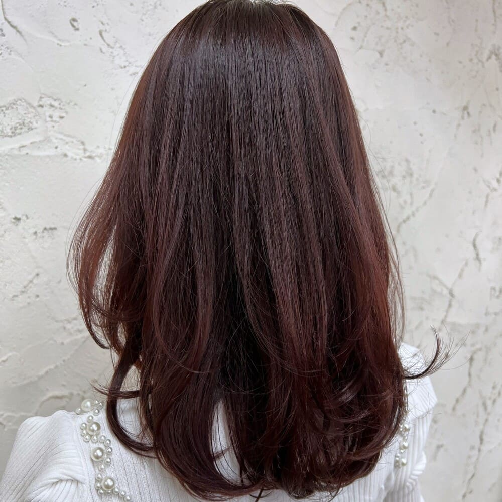 ミディアム × ピンクブラウンの髪色